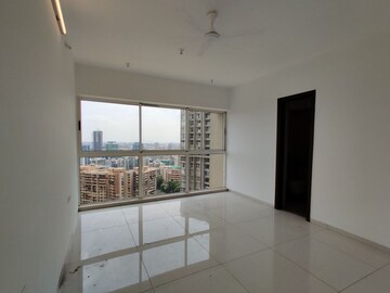 Room in 3 BHK Apartment at Runwal Elegante, Andheri West – for Rent