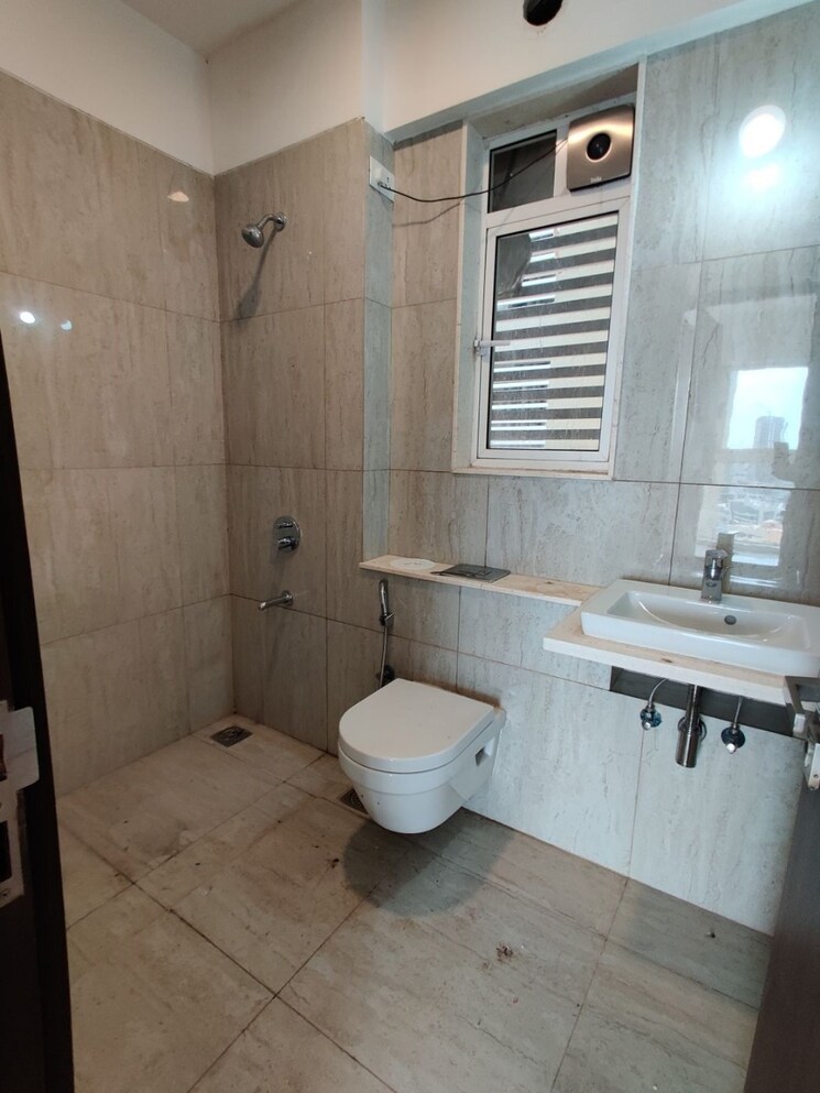 Bathroom, runwal-elegante 3 Bedroom 1350 Sq.Ft. Apartment In Andheri West Mumbai 8816887