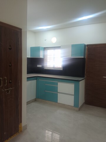 Room in 3 BHK Apartment at Manikonda – for Rent