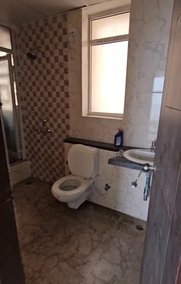 Bathroom, mahagun-mirabella 3 Bedroom 1400 Sq.Ft. Apartment In Sector 79 Noida 8816906