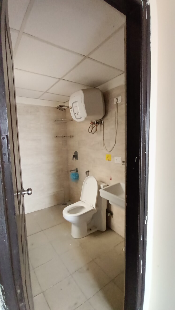 Bathroom, ajnara-grand-heritage 3 Bedroom 1395 Sq.Ft. Apartment In Sector 74 Noida 8816920