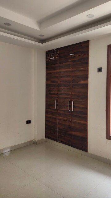 Room in 3 BHK Builder Floor at Puri Kohinoor, Sector 89 – for Sale