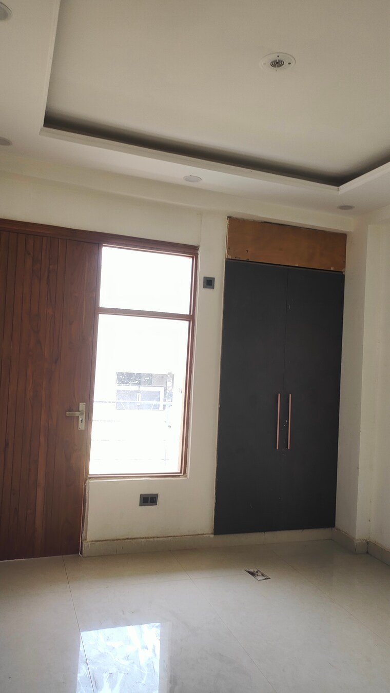 Room, puri-kohinoor 3 Bedroom 1200 Sq.Ft. Builder Floor In Sector 89 Faridabad 8816924
