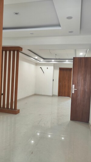 Room in 3 BHK Builder Floor at Puri Kohinoor, Sector 89 – for Sale