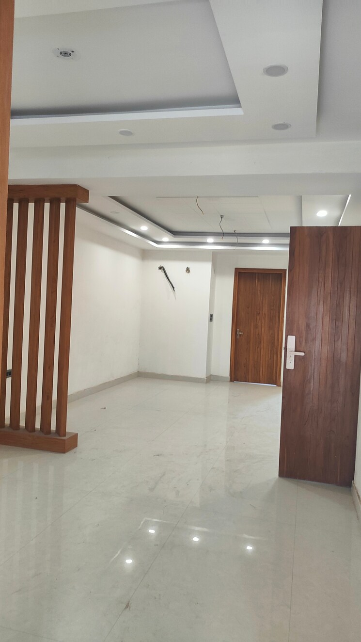 Room, puri-kohinoor 3 Bedroom 1200 Sq.Ft. Builder Floor In Sector 89 Faridabad 8816924