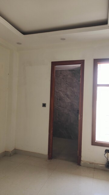 Room in 3 BHK Builder Floor at Puri Kohinoor, Sector 89 – for Sale