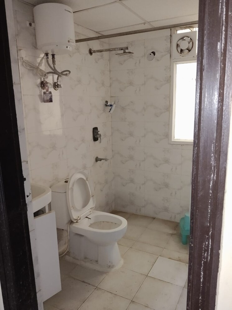Bathroom, sethi-max-royale 2 Bedroom 895 Sq.Ft. Apartment In Sector 76 Noida 8816925