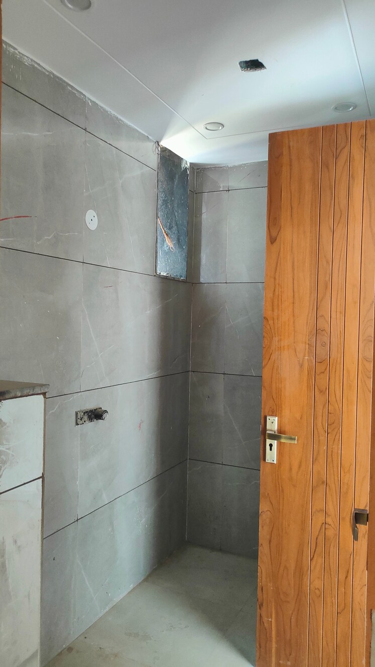 Bathroom, fidato-honour-homes 3 Bedroom 1100 Sq.Ft. Builder Floor In Sector 89 Faridabad 8816929