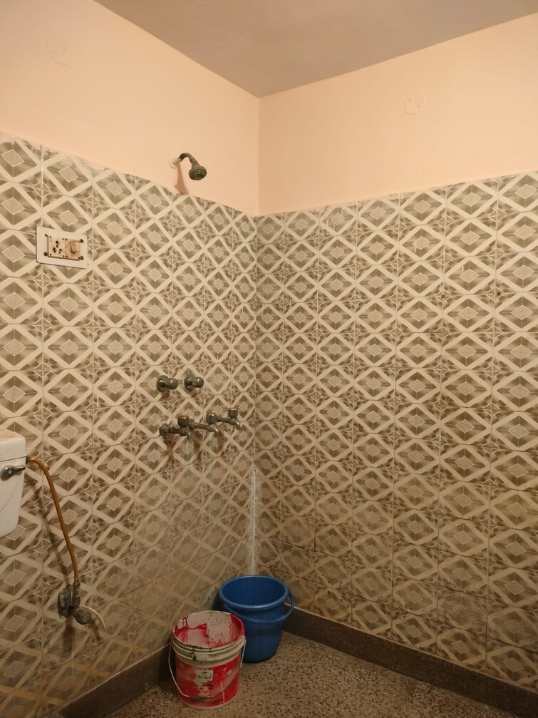 Bathroom, laxman vihar phase 2 2 Bedroom 450 Sq.Ft. Independent House In Laxman Vihar Phase 2 Gurgaon 8816973