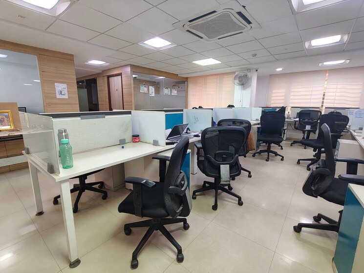 Team Area, anna nagar Commercial Office Space in IT/SEZ 2000 Sq.Ft. In Anna Nagar Chennai 8817002