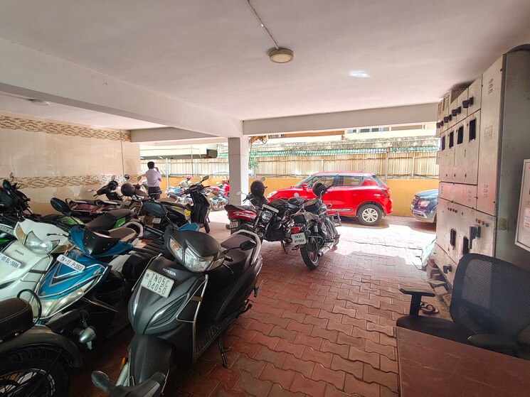  Parking, anna nagar Commercial Office Space in IT/SEZ 2000 Sq.Ft. In Anna Nagar Chennai 8817002