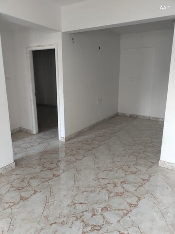 Room in 2 BHK Apartment at Thambuchetty Palya – for Sale