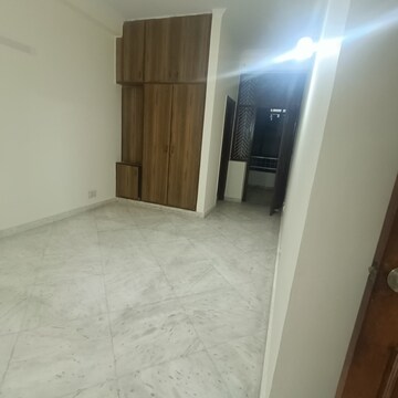 Room in 3 BHK Builder Floor at Sheikh Sarai – for Rent