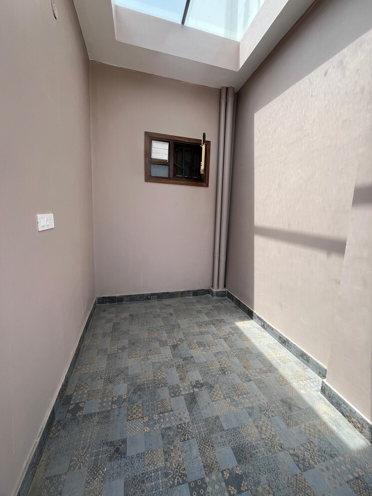 Room, sahastradhara 3 Bedroom 122 Sq.Yd. Independent House In Sahastradhara Dehradun 8817070