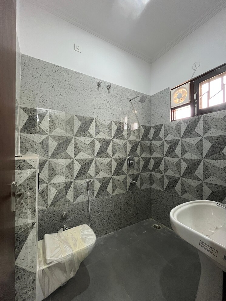 Bathroom, sahastradhara 3 Bedroom 122 Sq.Yd. Independent House In Sahastradhara Dehradun 8817070