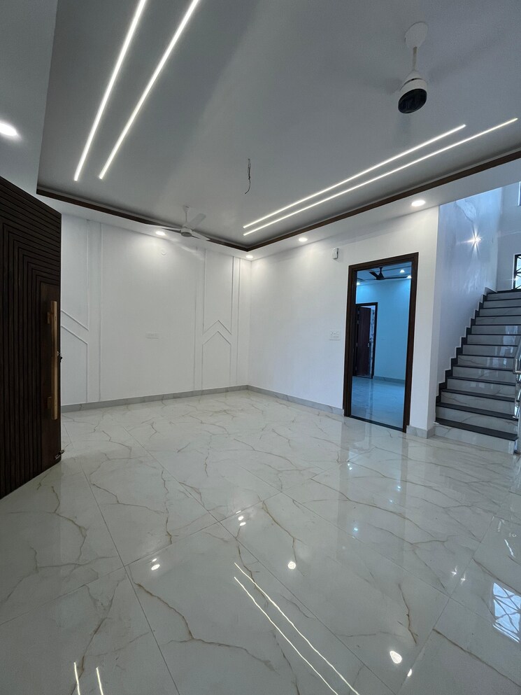 Room, sahastradhara 3 Bedroom 122 Sq.Yd. Independent House In Sahastradhara Dehradun 8817070