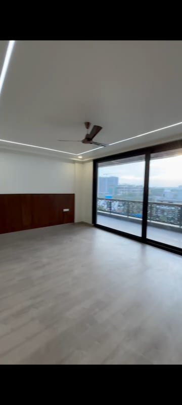 Room in 3 BHK Builder Floor at Central Park 3 Flower Valley, Sohna Sector 33 – for Rent