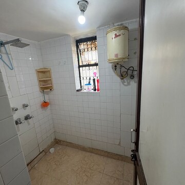 Bathroom in 1 BHK Builder Floor at Malviya Nagar – for Rent