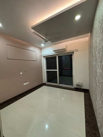Room in 3 BHK Builder Floor at Omaxe Designer Villas Mayfield Garden, Sector 51 – for Rent