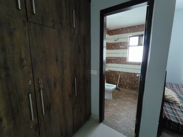 Room in 3 BHK Builder Floor at SS Southend Floors, South City 2 – for Rent