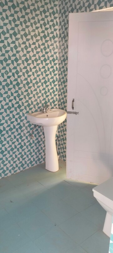 Bathroom in 5 BHK Independent House at Ansal Sushant Golf city, Sushant Golf City – for Rent