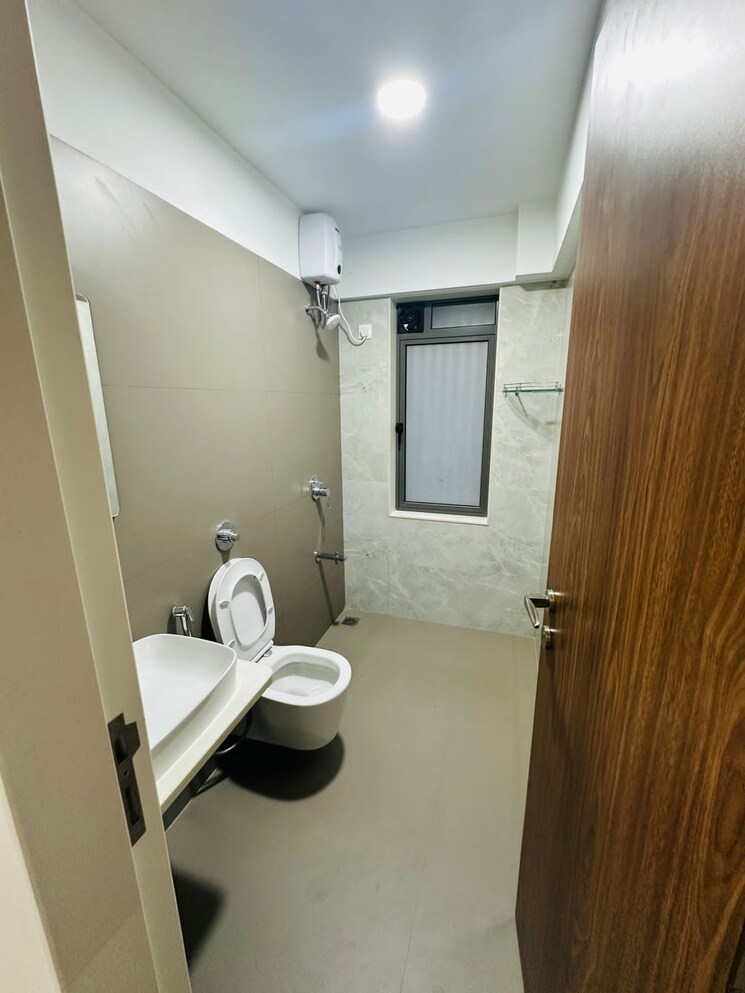Bathroom, shree-krishna-navageeta 3 Bedroom 950 Sq.Ft. Apartment In Chembur Mumbai 8817130