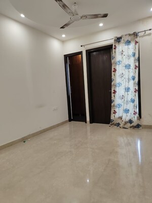 Room in 3 BHK Apartment at Mahindra Luminare, Sector 59 – for Sale