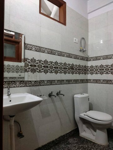 Bathroom in 1 RK Apartment at Jaunapur – for Rent