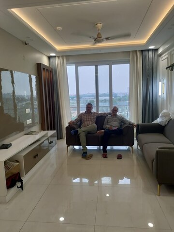 Team Area in 3 BHK Apartment at Omaxe Royal Residency, Sector 44 – for Rent