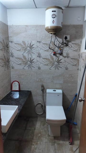 Master Bedroom in 1 BHK Apartment at Paramount Golfforeste, Zeta I Greater Noida – for Rent