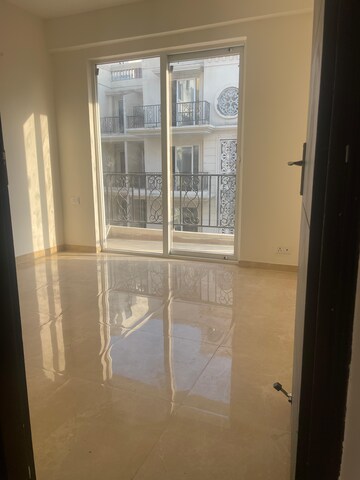 Room in 2 BHK Apartment at Signature Global Park 4 and 5, Sohna Sector 36 – for Rent