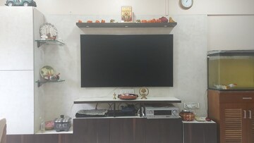 Furnished Amenities in 4 BHK Apartment at Mahesh Jai Arati, Chembur – for Sale