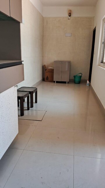 Room in 6 BHK Villa at Dlf Phase ii – for Rent