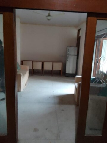 Bedroom in 6 BHK Villa at Dlf Phase ii – for Rent