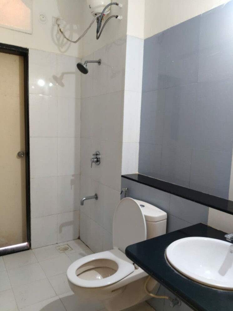 Bathroom, paranjape-the-lofts 1 Bedroom 505 Sq.Ft. Builder Floor In Hinjewadi Pune 8817332