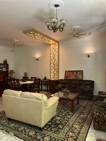 Living Room in 5 BHK Villa at Dlf Phase I – for Rent