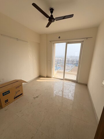 Room in 2.5 BHK Apartment at Signature The Millennia 2, Sector 37d – for Rent