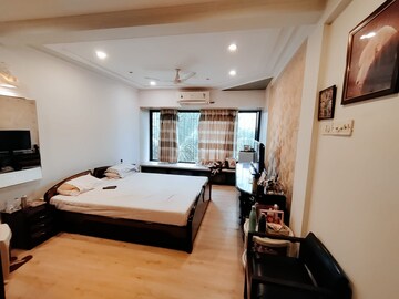 Living Room in 6+ BHK Independent House at Eden Garden Tower, Chembur – for Sale