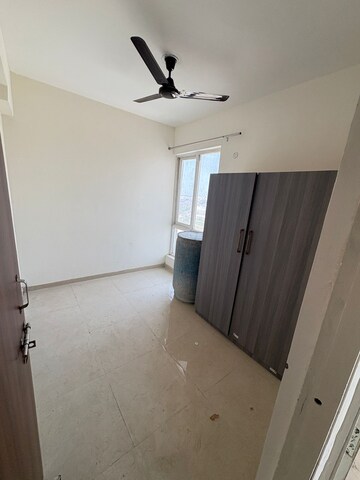 Room in 2.5 BHK Apartment at Signature The Millennia 2, Sector 37d – for Rent