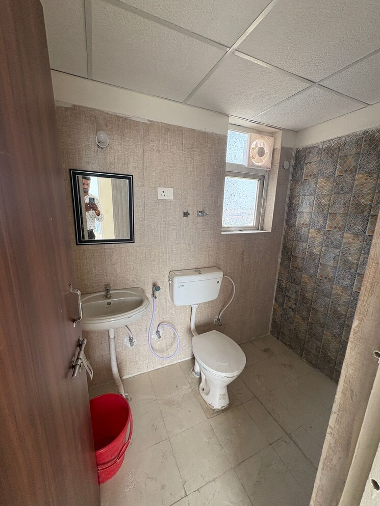 Bathroom, signature-the-millennia-2 2.5 Bedroom 1200 Sq.Ft. Apartment In Sector 37d Gurgaon 8817356