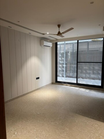 Room in 4 BHK Builder Floor at Sector 43 – for Rent