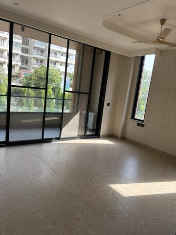 Room in 4 BHK Builder Floor at Sector 43 – for Rent