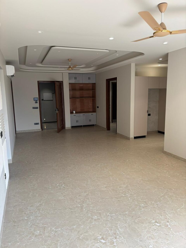 Room, sector 43 4 Bedroom 342 Sq.Yd. Builder Floor In Sector 43 Gurgaon 8817507