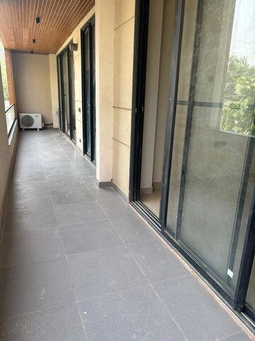 Building Lobby in 4 BHK Builder Floor at Sector 43 – for Rent
