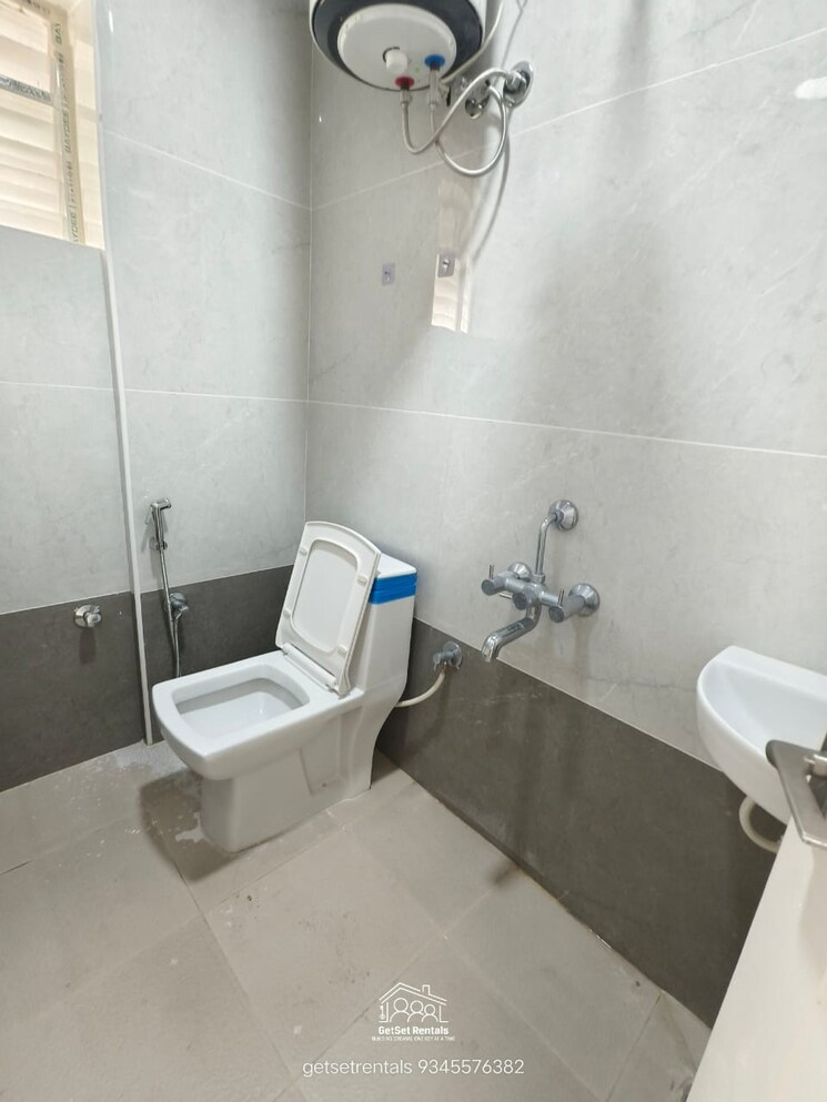 Bathroom, hsr layout 1 Bedroom 555 Sq.Ft. Builder Floor In Hsr Layout Bangalore 8817517