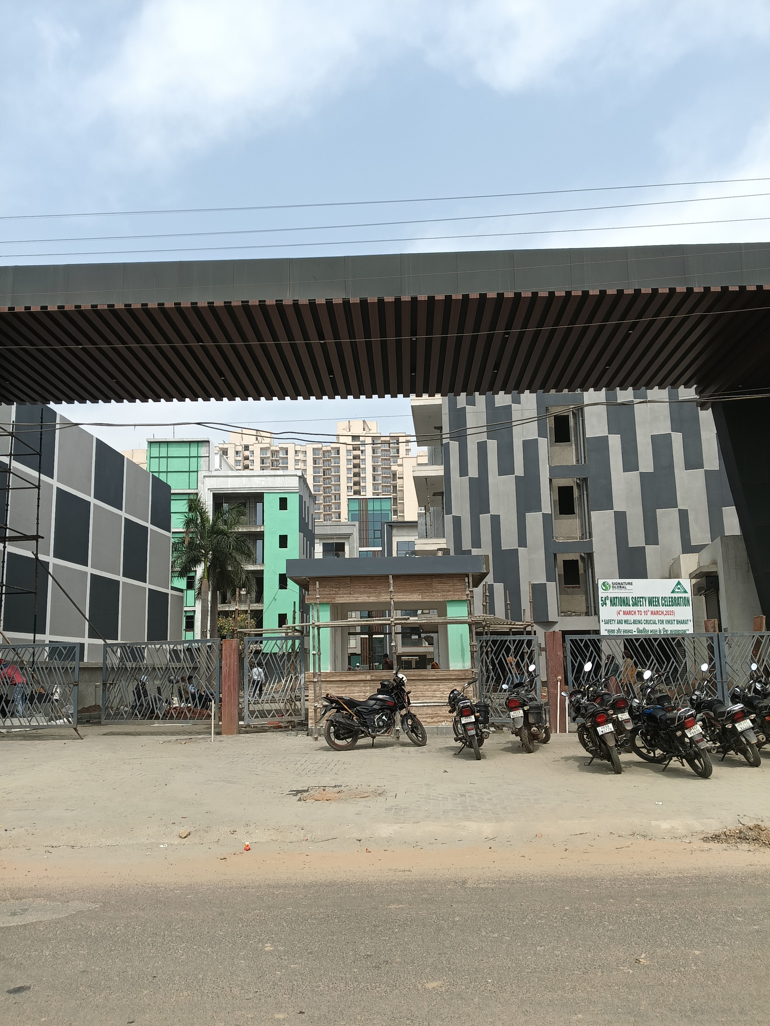 3.5 BHK + Pooja Room 1470 Sq.Ft. Builder Floor in Signature Global City 63A