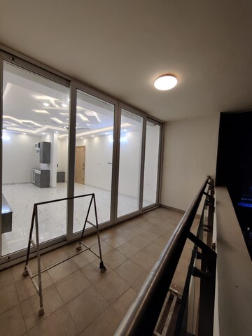 Room in 2.5 BHK Apartment at Mantri Lithos, Thanisandra – for Rent