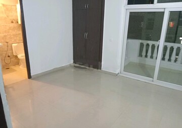 Room in 2 BHK Apartment at Amrapali Silicon City, Sector 76 – for Sale