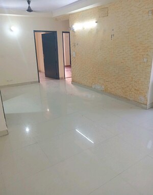 Room in 2 BHK Apartment at Amrapali Silicon City, Sector 76 – for Sale