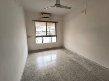 Room in 3.5 BHK Apartment at Nirmiti Ragdari Apartments, Aundh – for Rent